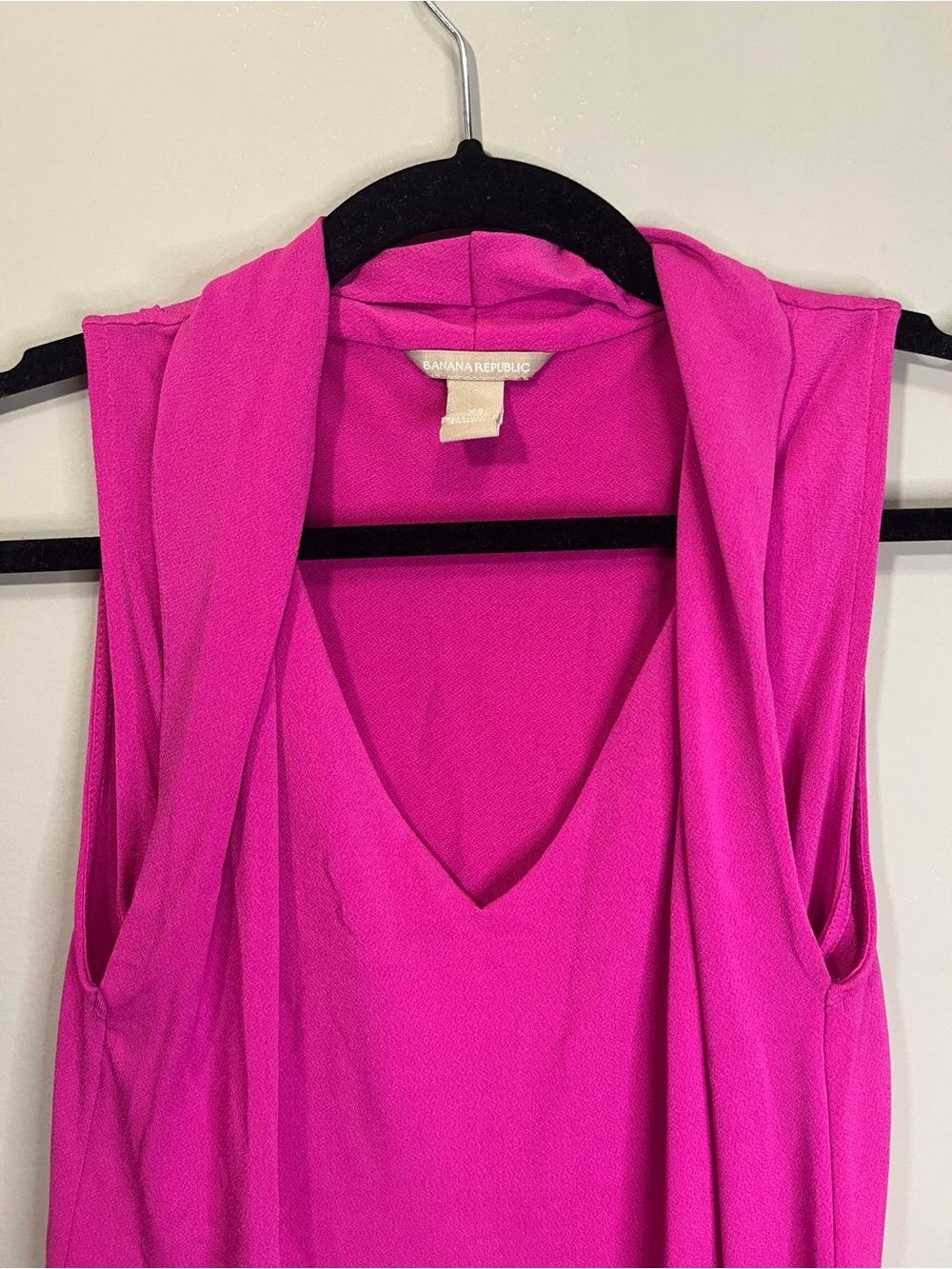Banana Republic Sleeveless V-Neck Top - Fuchsia